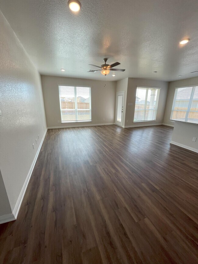 Building Photo - 1402 W Avenue H
