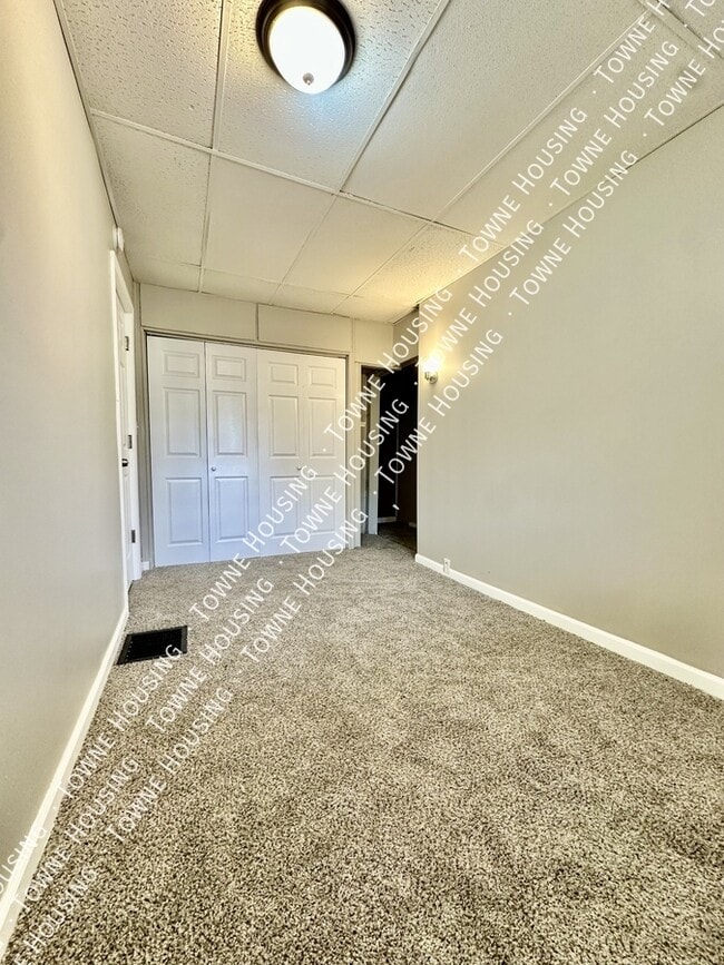 Building Photo - 40 Lawrence Pl