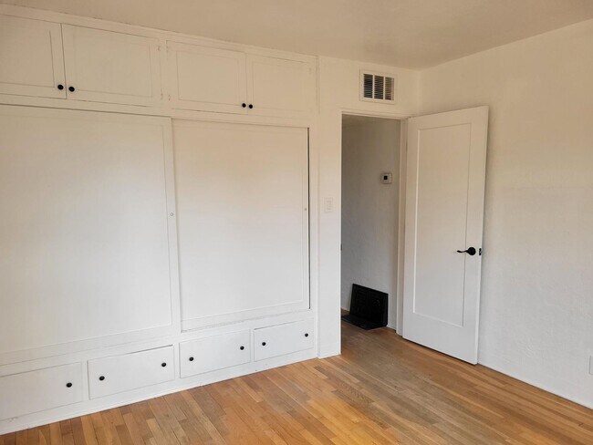 Building Photo - Charming 2-Bedroom Brick Home Near U of A ...