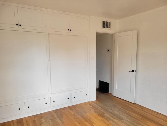 Building Photo - Charming 2-Bedroom Brick Home Near U of A , Banner University Medical Center & I-10