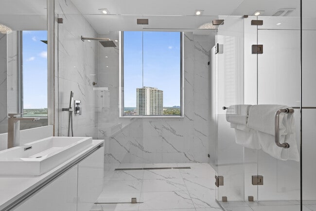 Building Photo - 3100 N Ocean Dr