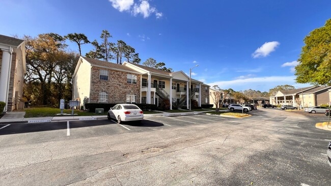 Building Photo - Stylish 2BR/2BA Condo in the Heart of Oviedo – Comfort, Convenience & Resort-Style Living! WASHER...