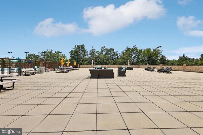 Building Photo - 3709 S George Mason Dr