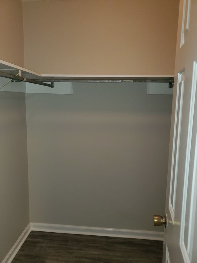 Building Photo - 2 Bedroom, 2 Bath Georgetown townhome with Community Pool, Tennis court, and Playground!