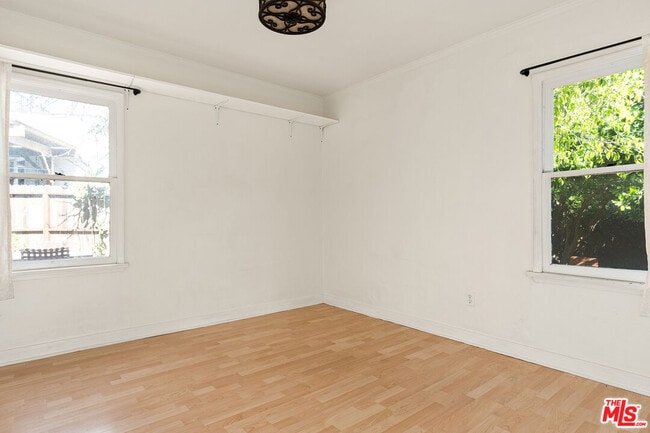 Building Photo - 3106 Silver Lake Blvd