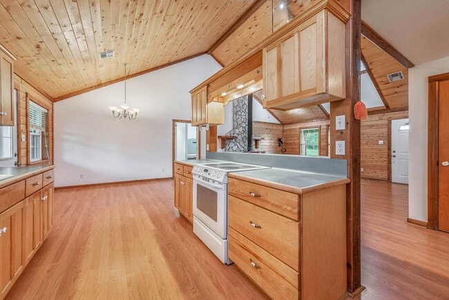 Building Photo - 10 acres with 3/2 cabin for rent in Navaso...