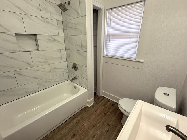 Building Photo - 503 N 5th St