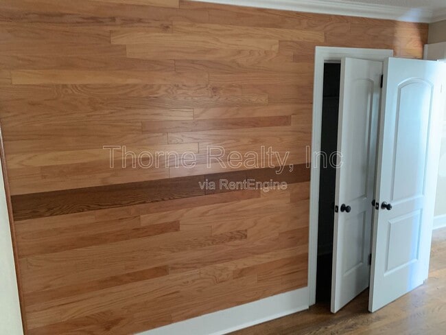 Building Photo - 813 Clark St