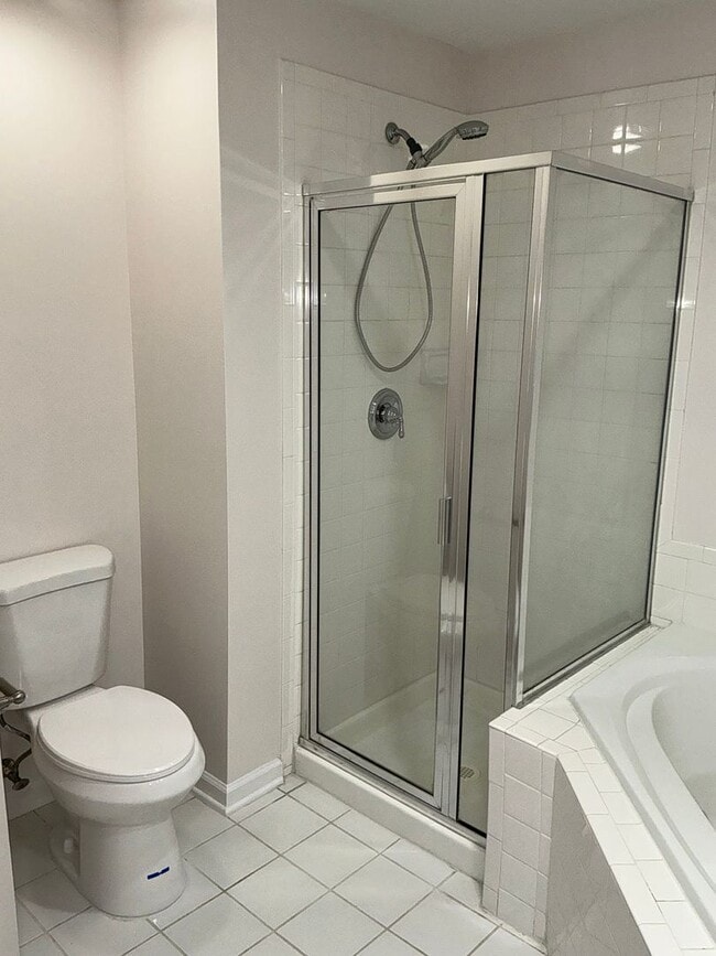 Building Photo - Beautiful 4BR 4.5BA 4 level townhome with ...