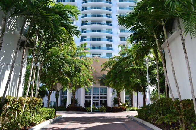 Building Photo - 7900 Harbor Island Dr