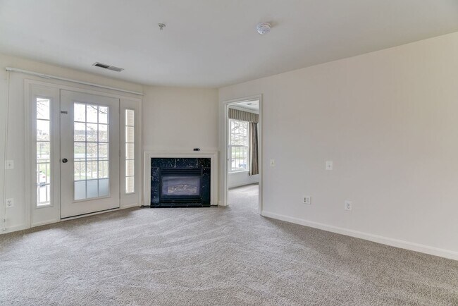 Building Photo - 3 Bed 2 Bath - Germantown Condo - Washer/Dryer In Unit