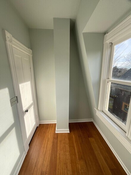 Upstairs bathroom - 3915 NE Rodney Ave