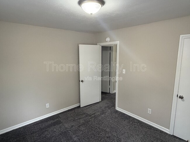 Building Photo - 1113 S Cambridge Cir