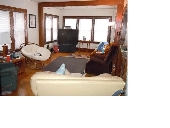 Building Photo - 2018 Como Ave SE