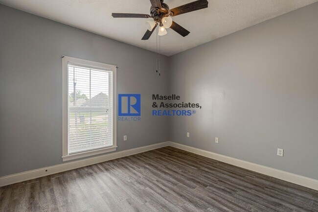Building Photo - Beautiful 3 bedroom, 2 bathroom house in B...