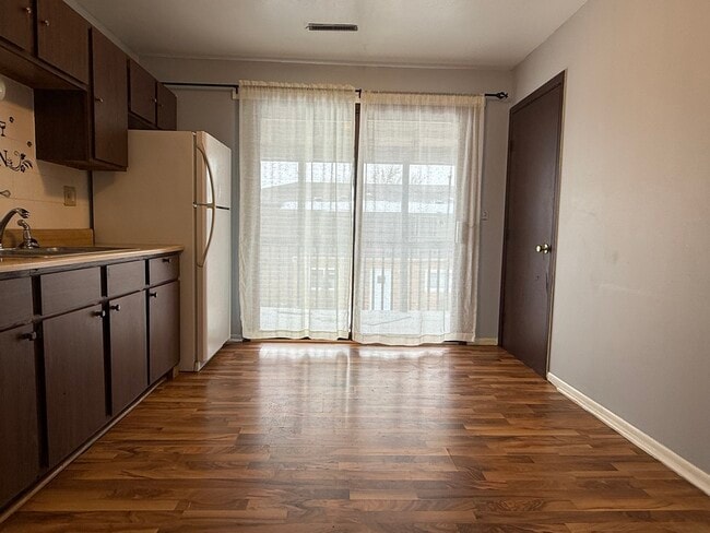 Building Photo - 1020 9th St