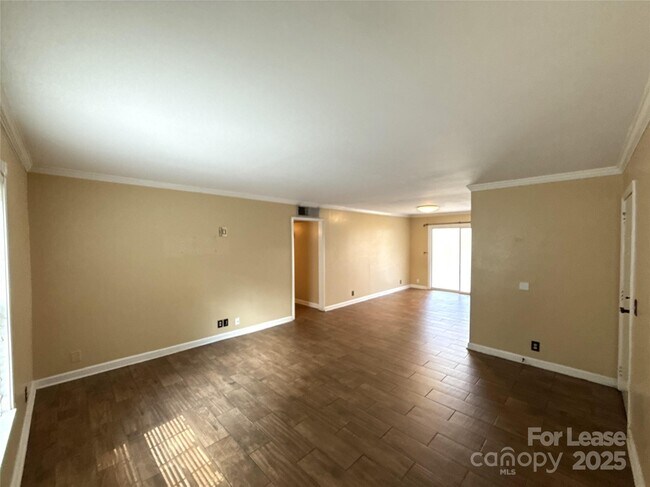 Building Photo - 2632 Park Rd