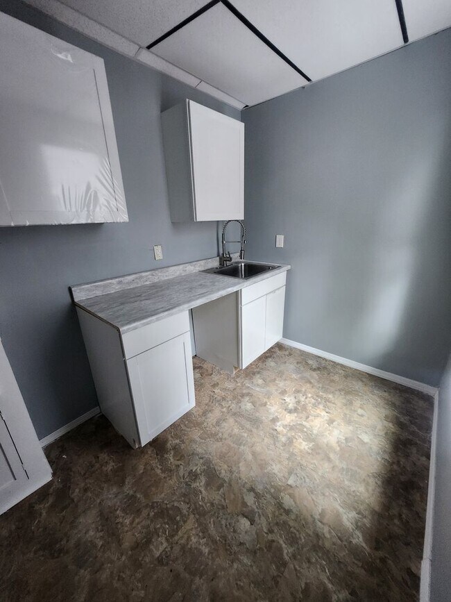 Building Photo - 1 bedroom west side