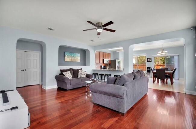 Building Photo - 1721 E Mesa Park Dr