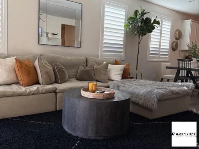 Building Photo - Beautiful home