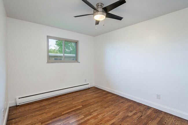 Harper 15 - 2308-2312 Harper Avenue