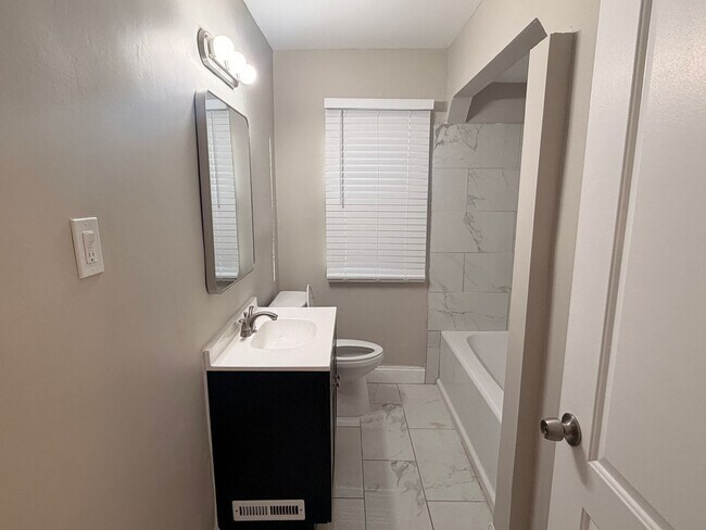 Building Photo - Newly remodeled Detroit home now available!