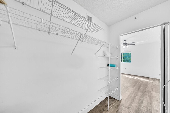 Building Photo - 9580 Weldon Cir