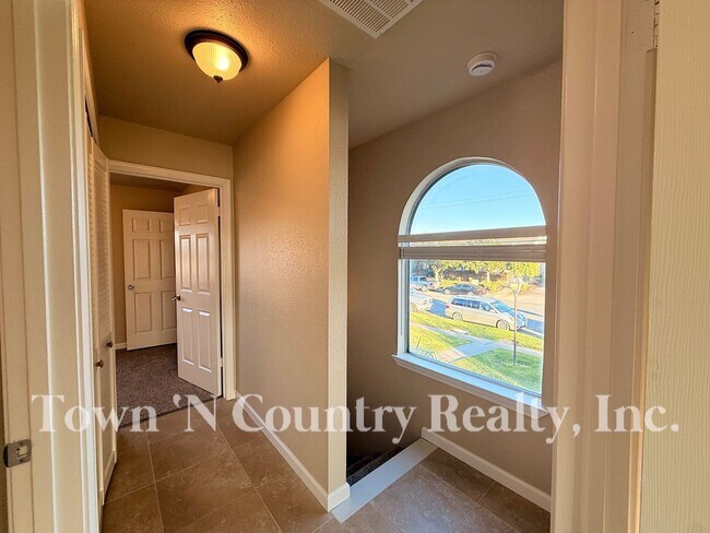 Building Photo - 100 W Rossi St