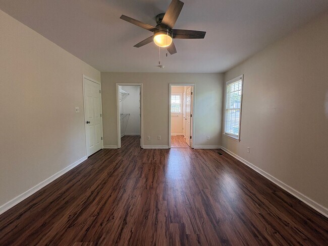 Building Photo - 3 Bedroom, 2 Bathroom House in Winston-Salem!