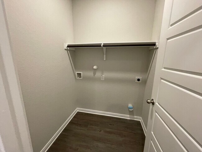 Building Photo - Luxury 3x2 Duplex in Seguin, TX!