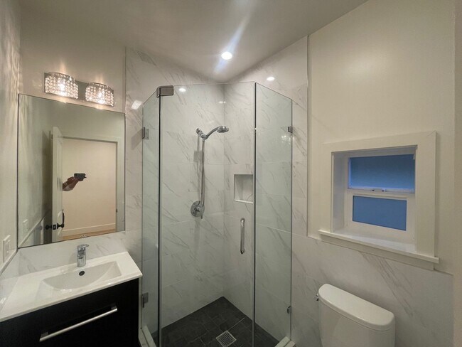 Building Photo - Nice and clean studio proximate to SFSU/SFCC (1st month rent free if qualified)