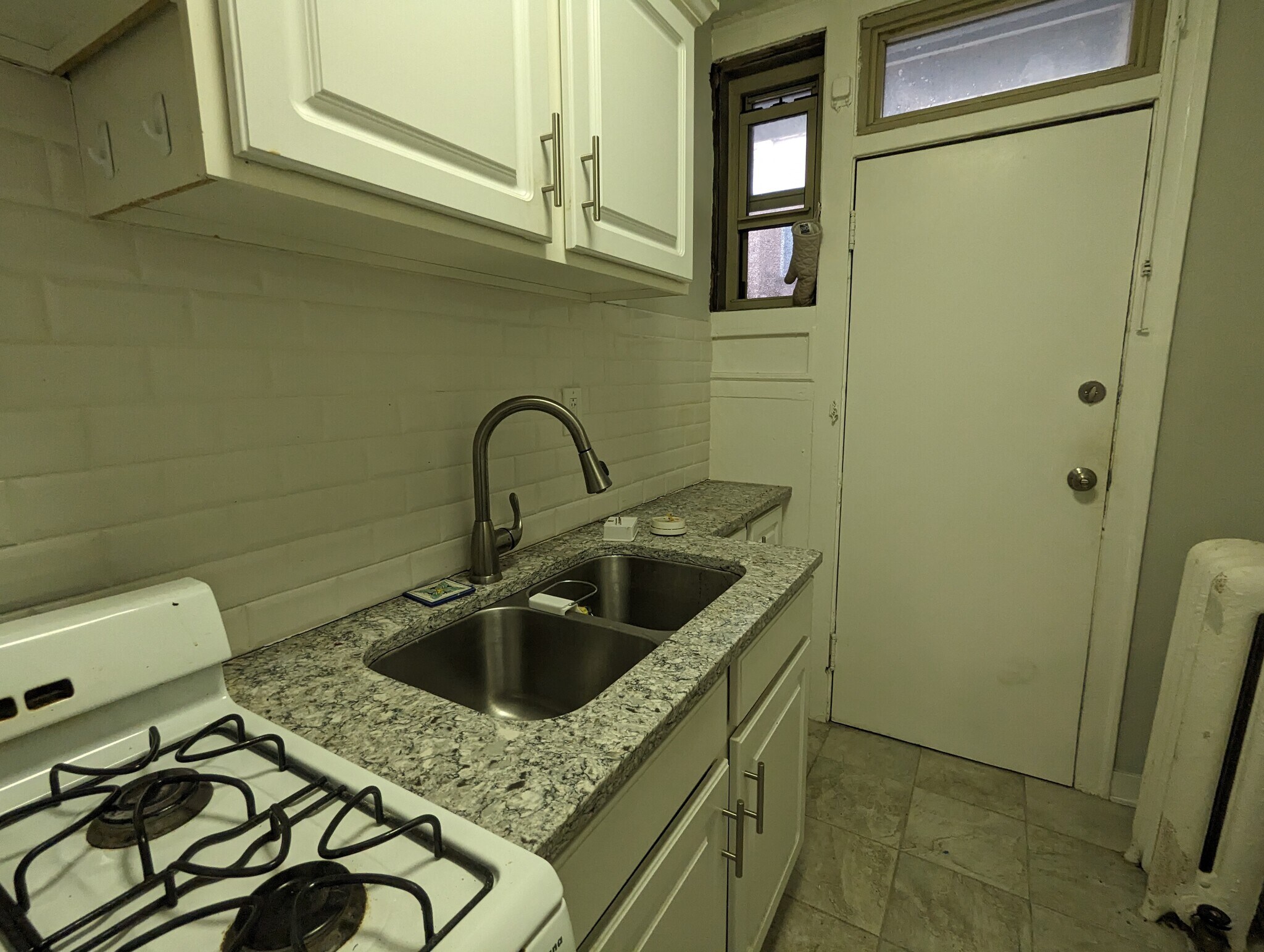 Building Photo - 546 W Surf St