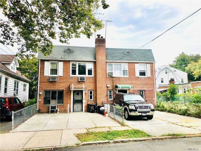 Primary Photo - 61-43-61157 157th St