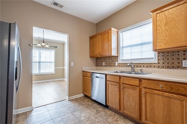 Building Photo - 32 Brookvalley Ct W