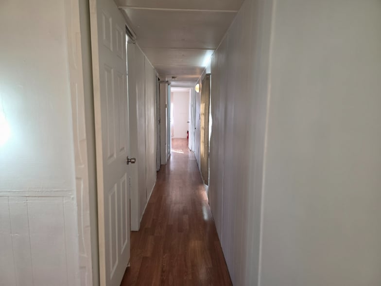 Building Photo - 2325 E Packard Ave