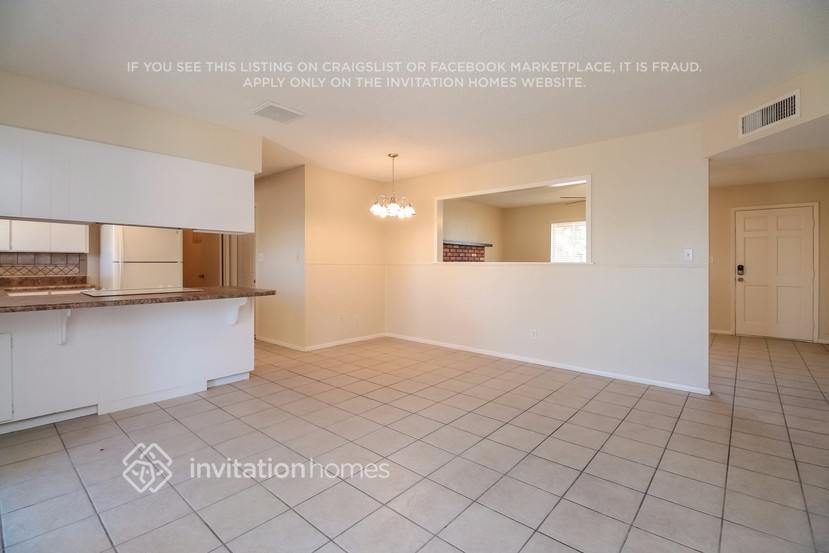 Building Photo - 208 W McLellan Rd