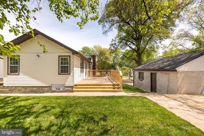 Building Photo - 9520 48th Ave