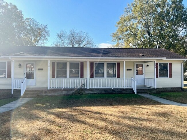 Building Photo - Two bedroom, 1 bath a duplex in Graham