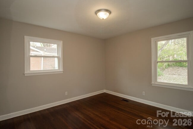 Building Photo - 4021 Crestridge Dr