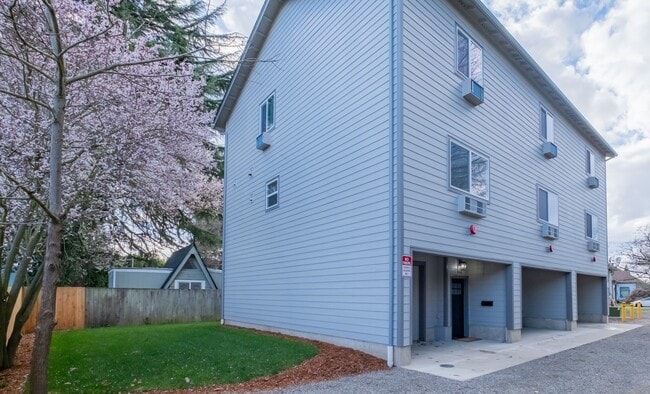 Building Photo - 384 24th St NE