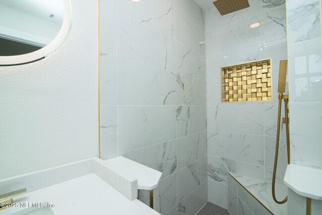 Building Photo - 111 Zoratoa Ave