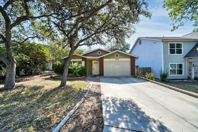 Primary Photo - Cozy 3-Bed, 2-Bath with Fireplace in Prime...