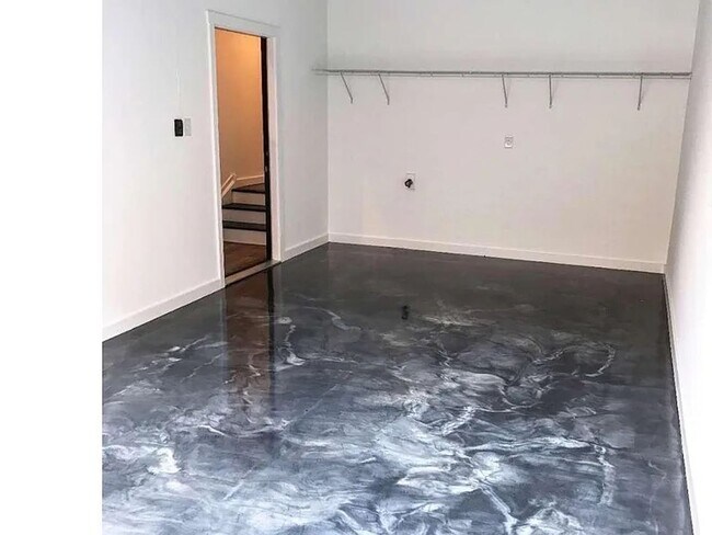 Building Photo - Stunning Modern Townhome in the Heart of Northern Liberties