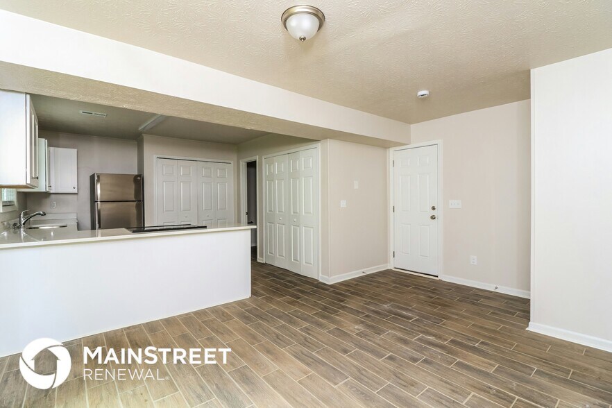 Building Photo - 517 Benson Hurst Dr SW