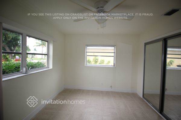 Building Photo - 5365 SW 10th Ct