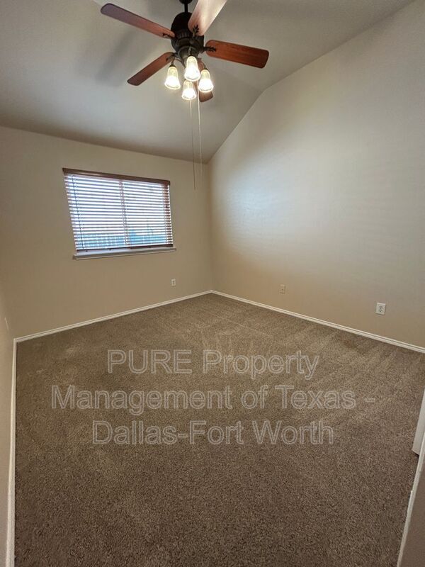 Building Photo - 7628 Hollow Forest Dr
