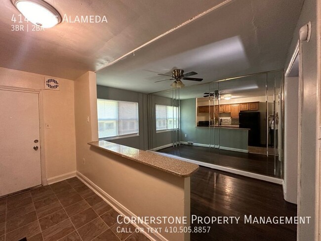 Building Photo - 3 Bed 1.5 Bath | $1500  | 4143 The Alameda...