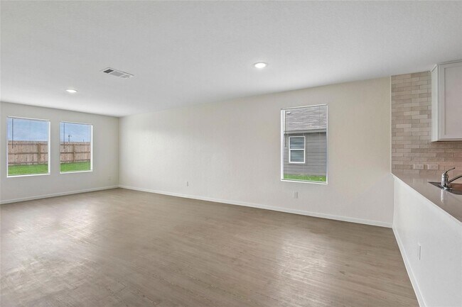 Building Photo - 3188 Dispatch Dr