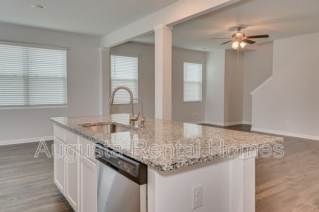 Building Photo - 1414 Deer Hollow Run