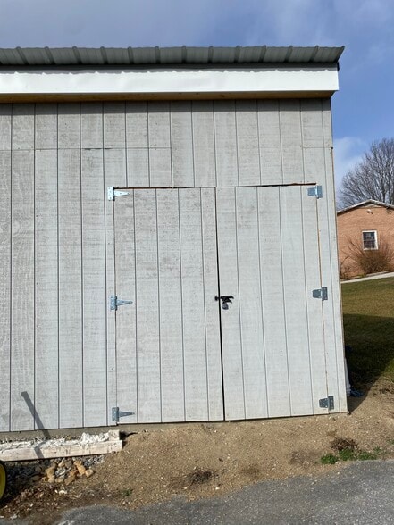 Storage availiablity - 12402 Buchanan Trl W